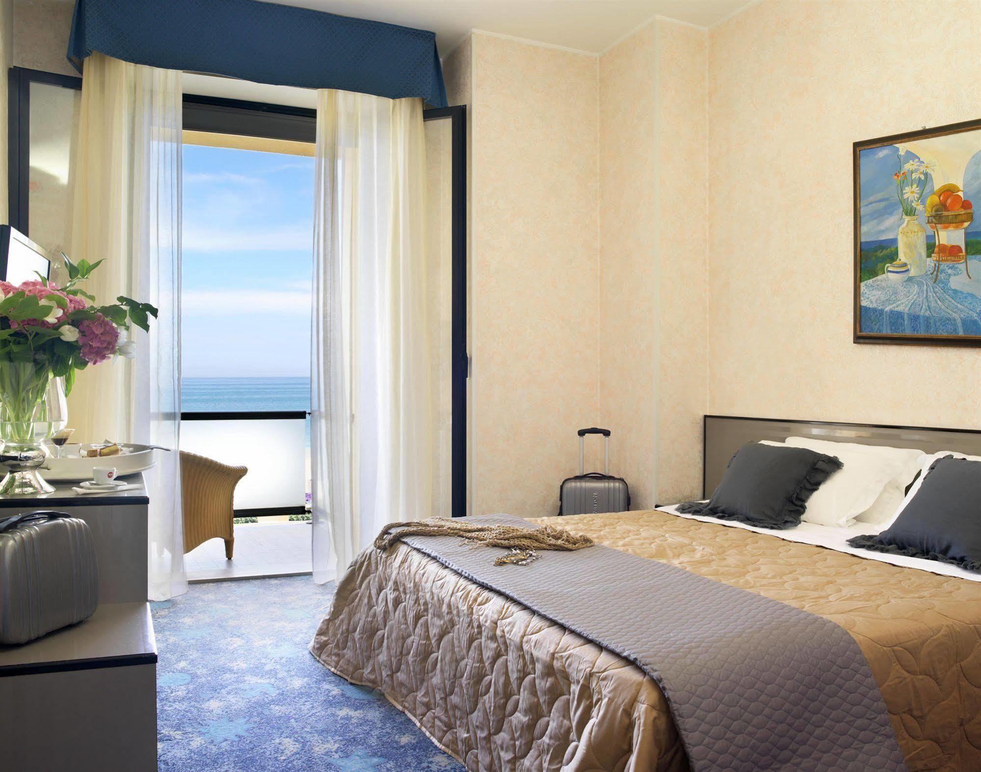 Hotel Boemia Riccione Esterno foto
