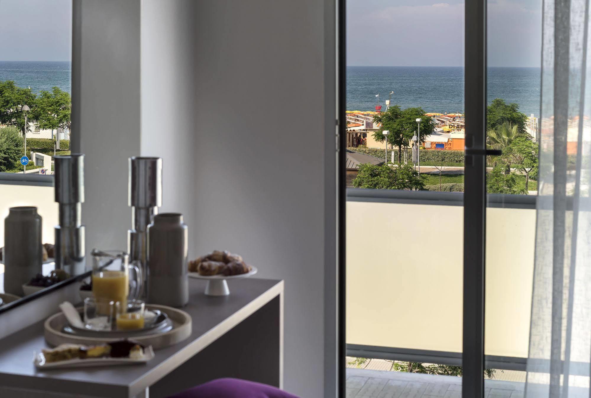 Hotel Boemia Riccione Esterno foto