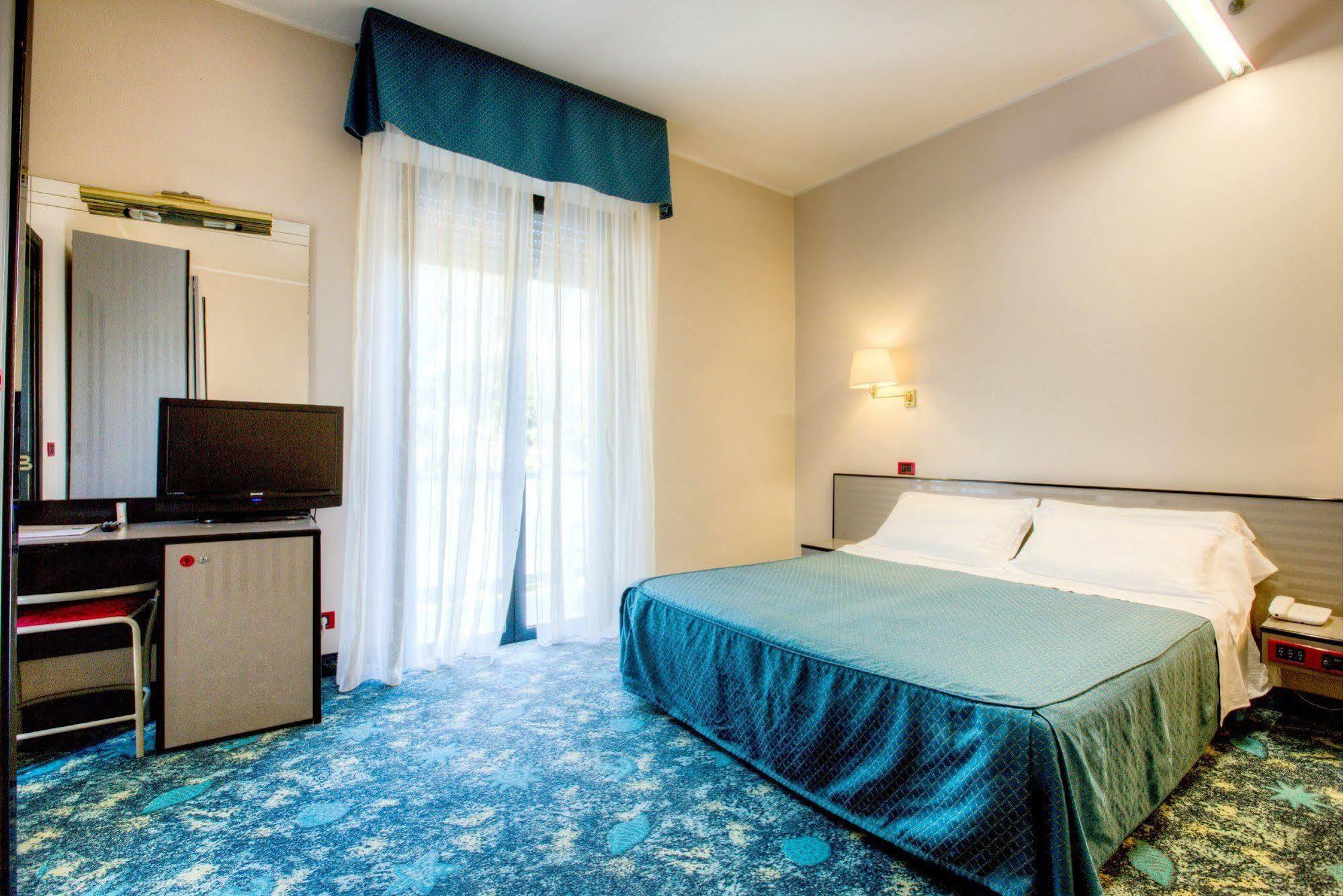 Hotel Boemia Riccione Esterno foto