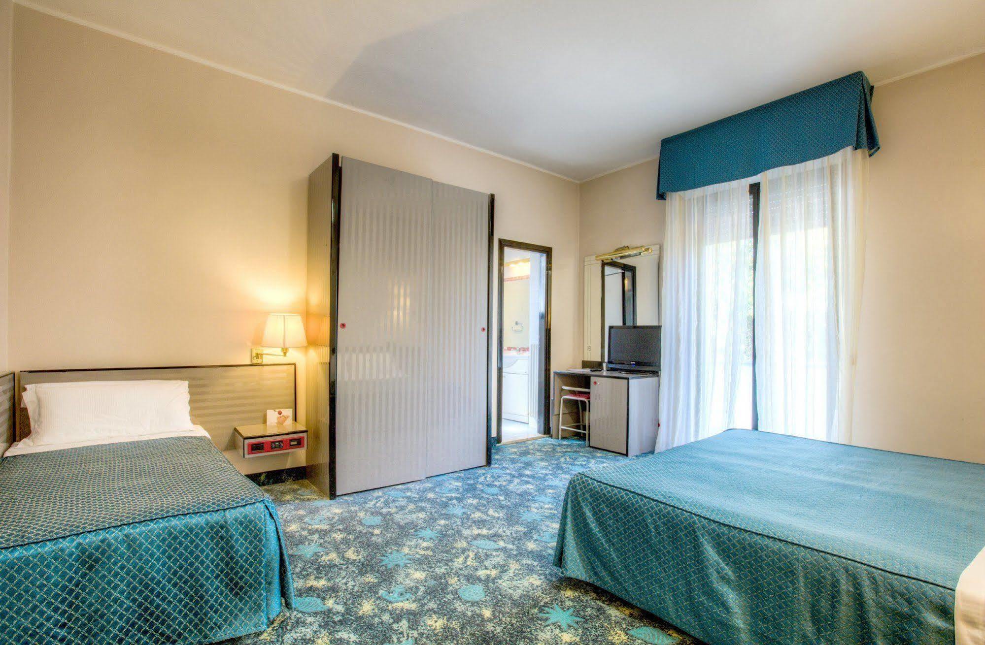 Hotel Boemia Riccione Esterno foto
